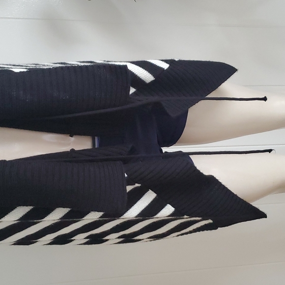 Sweet & Sinful Women's Stripe Black White Assymmetrical Blazer Sweater Like Med. - Picture 9 of 11